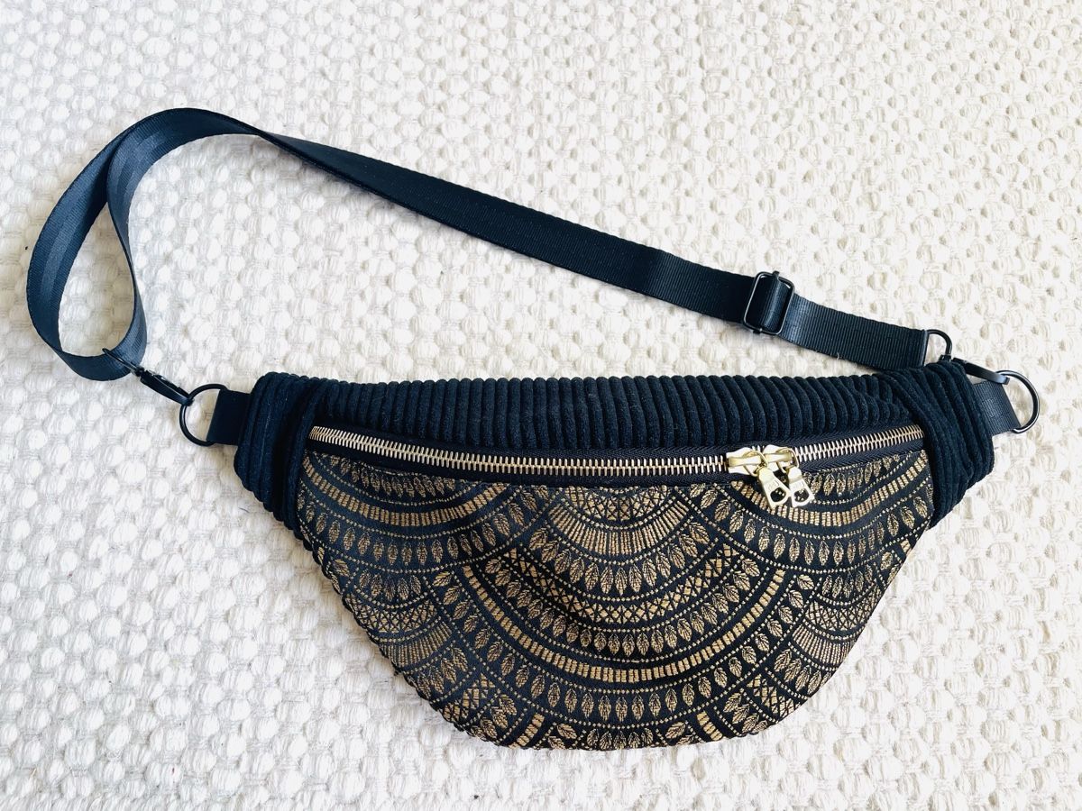 Borse da donna: Handmade Boho Bauchtasche – Cord & Goldmuster – Nuovo e nell'imballaggio originale da Kriens venduto da p_ART_rizia