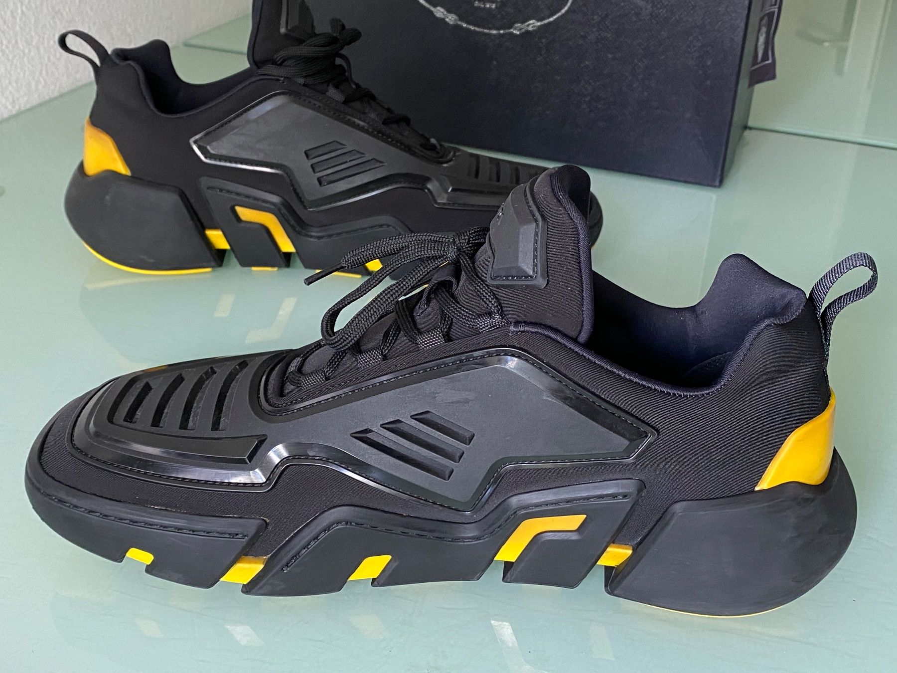 Prada Herrenschuhe: PRADA Techno Stretch Gummi Leder Low Top Sneakers 43.5 – Gebraucht aus Kreuzlingen von kruezbiz 3