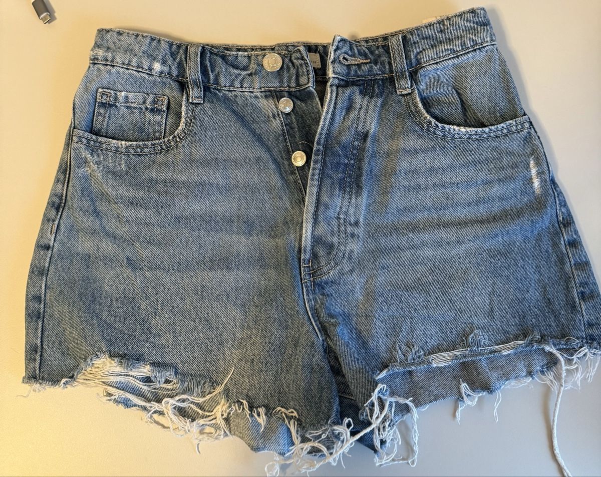 Jeans: Shorts (36) – Usato da Herisau venduto da Fashionata0609