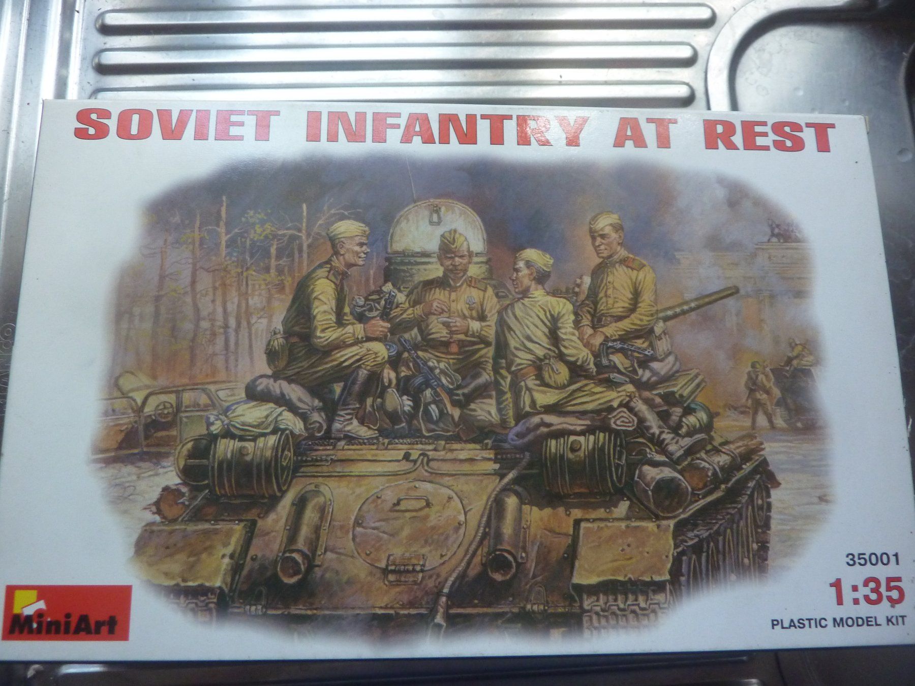 Kits de montage: SOVIET – Neuf avec emballage d'origine à Balsthal par bouteliee