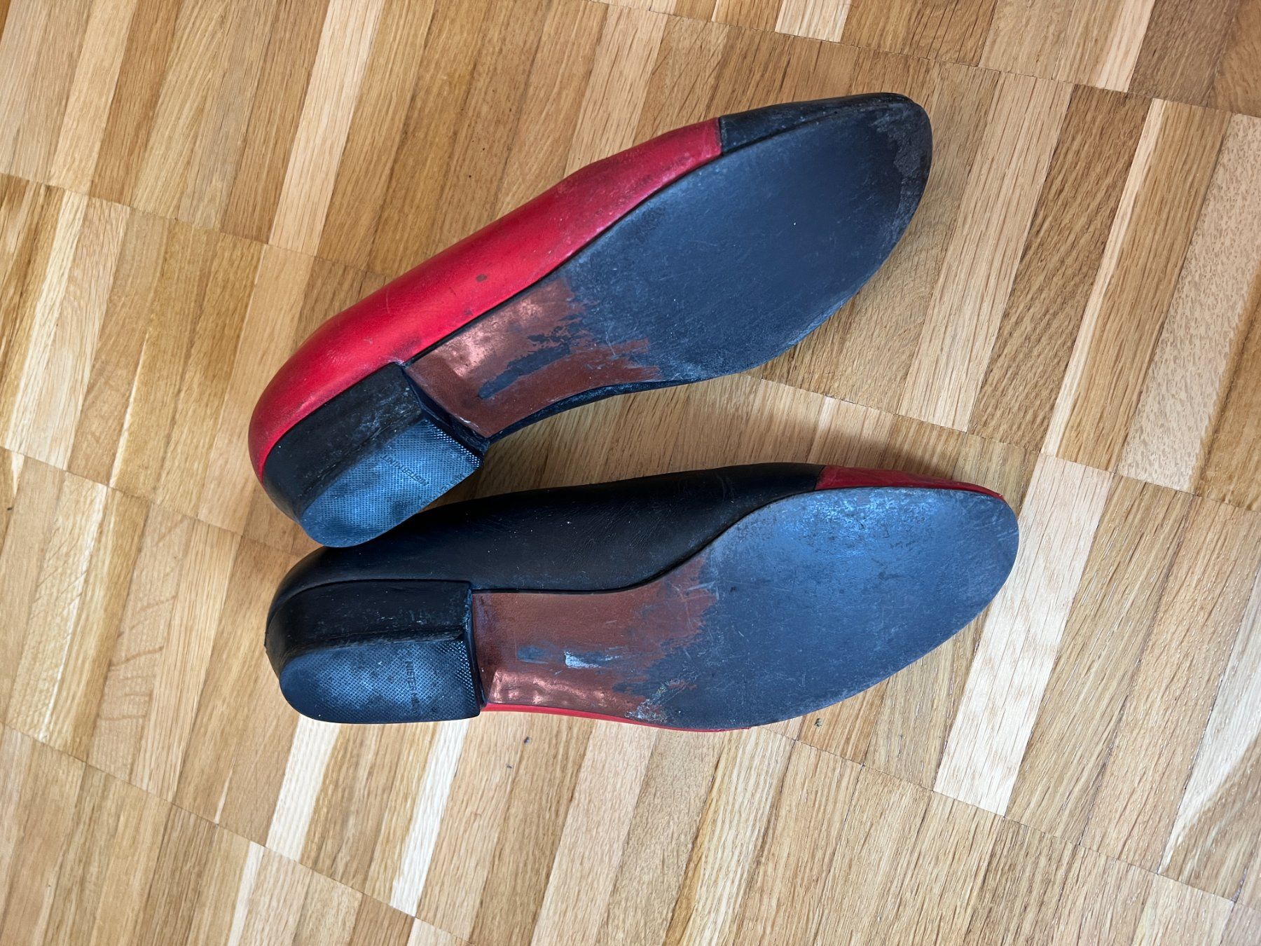 Madeleine Damenschuhe: Vintage Loafers rot/schwarz – Gebraucht aus Zürich von doraimon 3