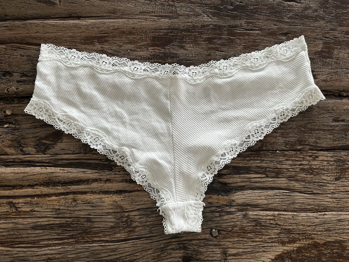 Sonstige Unterwäsche: 3er-Set Damen Slips mit Spitze – Größe L – Gebraucht aus Bachenbülach von danielaa0102 2