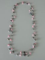 Long collier perles roses, grises et cristaux – Neuf