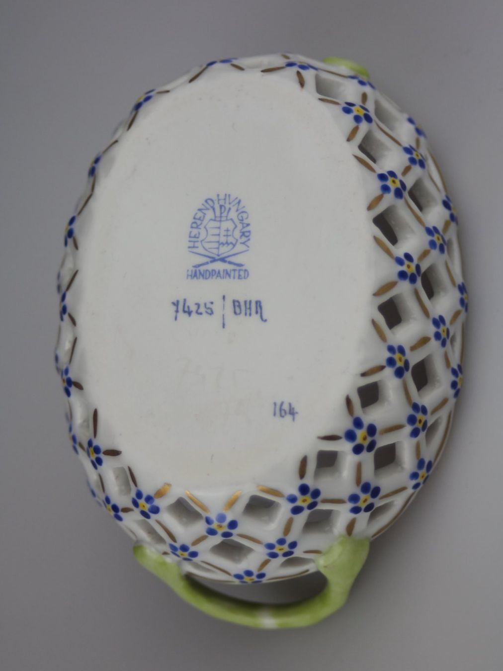 Herend Ciotole: Herend Blue Garland Durchbruchkorb – Usato da Basel venduto da IRMAundFRED 2