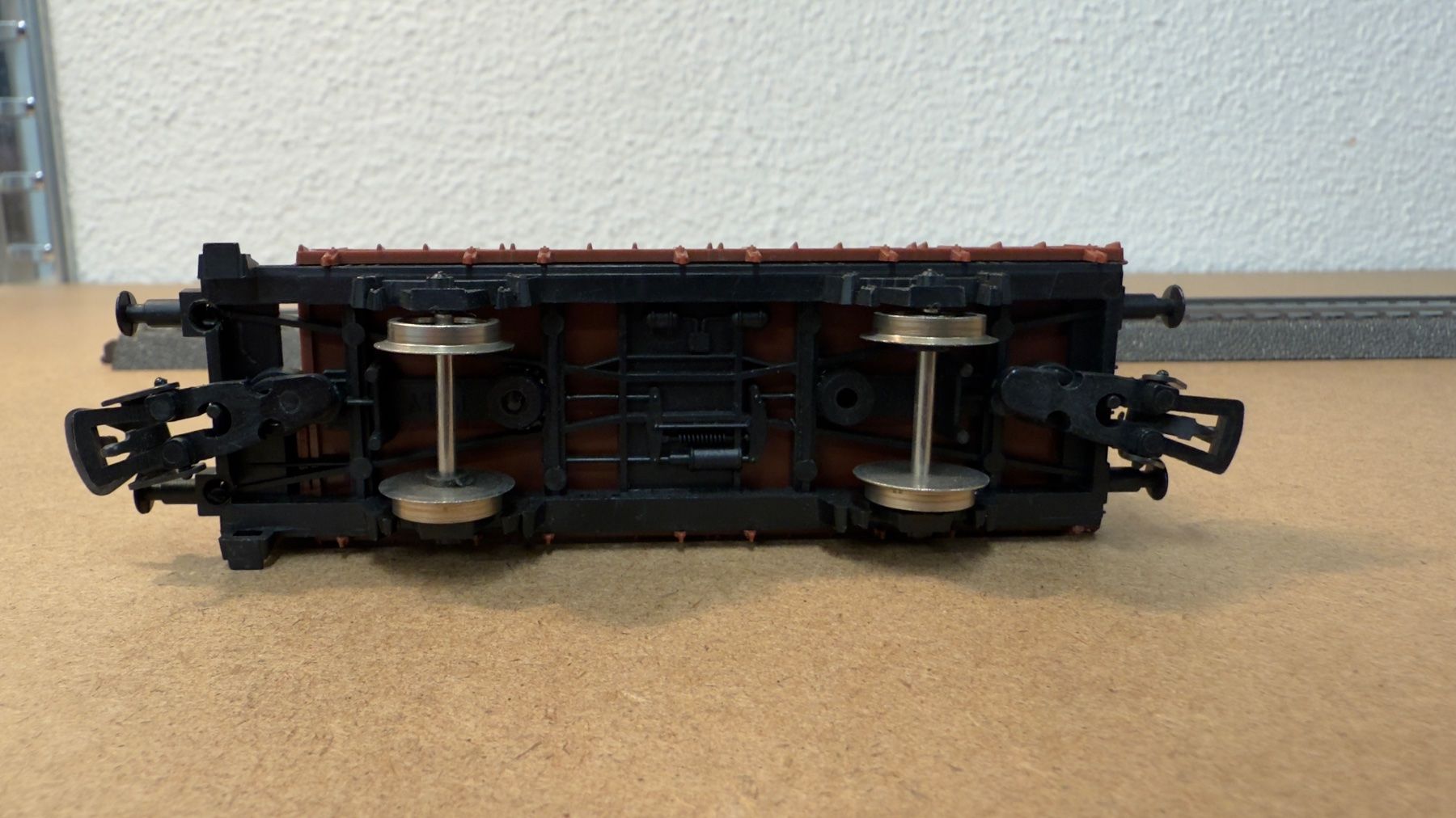 Lima Modellini di ferrovie: Lima H0 Bierwagen mit Dinkelacker Bier Fässer H0 / DC – Usato da Schlieren venduto da rat_lq6b 5
