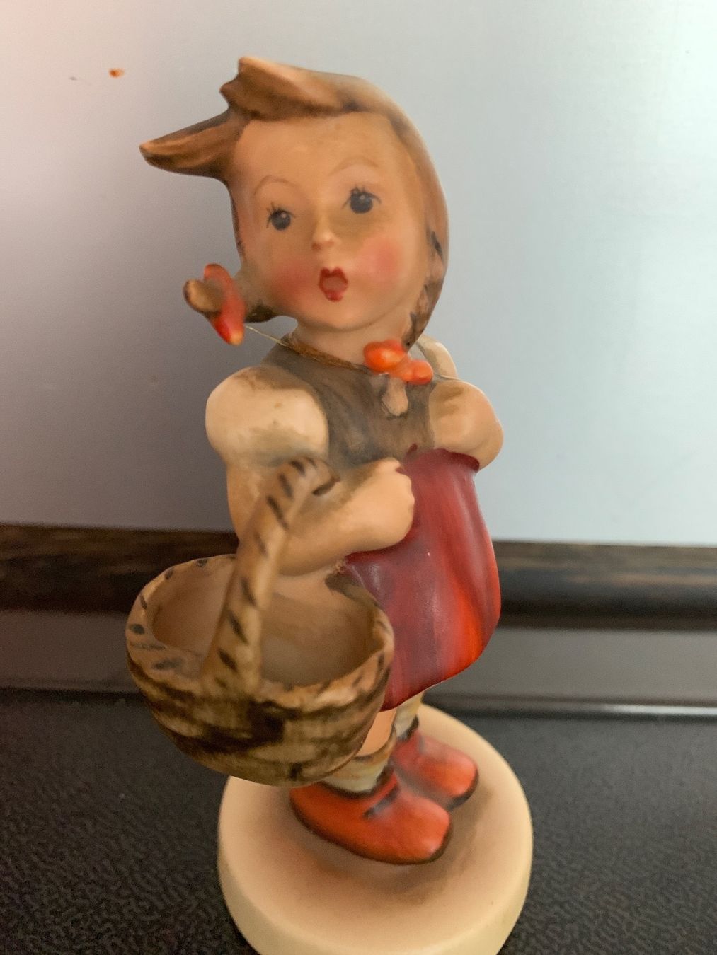 Hummel Figuren: Mädchen Figur – Gebraucht aus Zürich von coco1211969 1