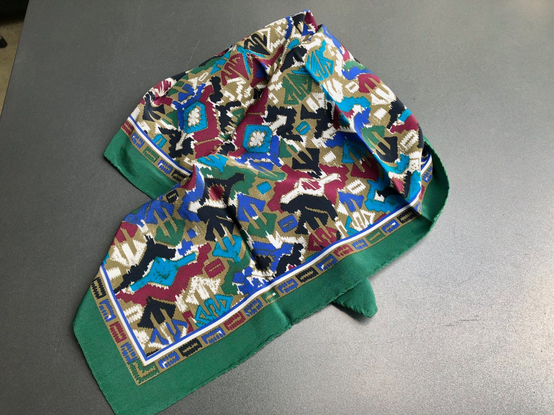 Foulard & Sciarpe: Seidenfoulard – Usato da Winterthur venduto da Barunggeli 1
