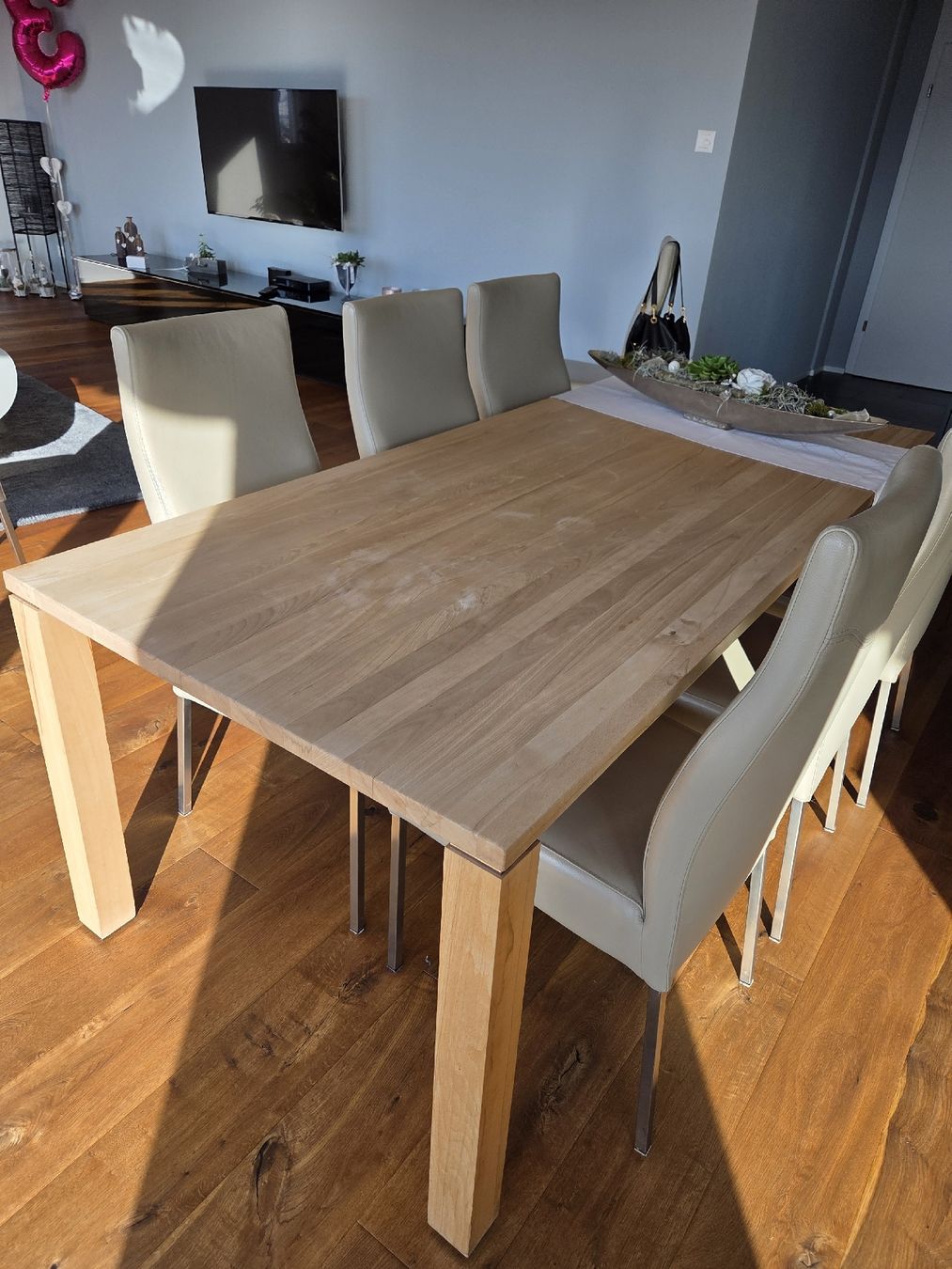 Pfister Tischset: Holztisch mit 6 Stühlen, Top Zustand, Muss abgeholt! – Gebraucht aus Anglikon von Absoluteup