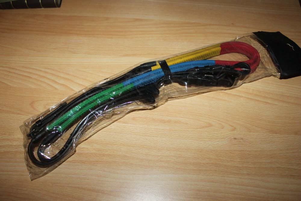 Tosoni Eckfutterstation Aus Polyethylen | 24 Liter Fassungsvermögen | Robuster Napf Für Hunde/Katzen | Mit Schutzrand & Reinigungsöffnung