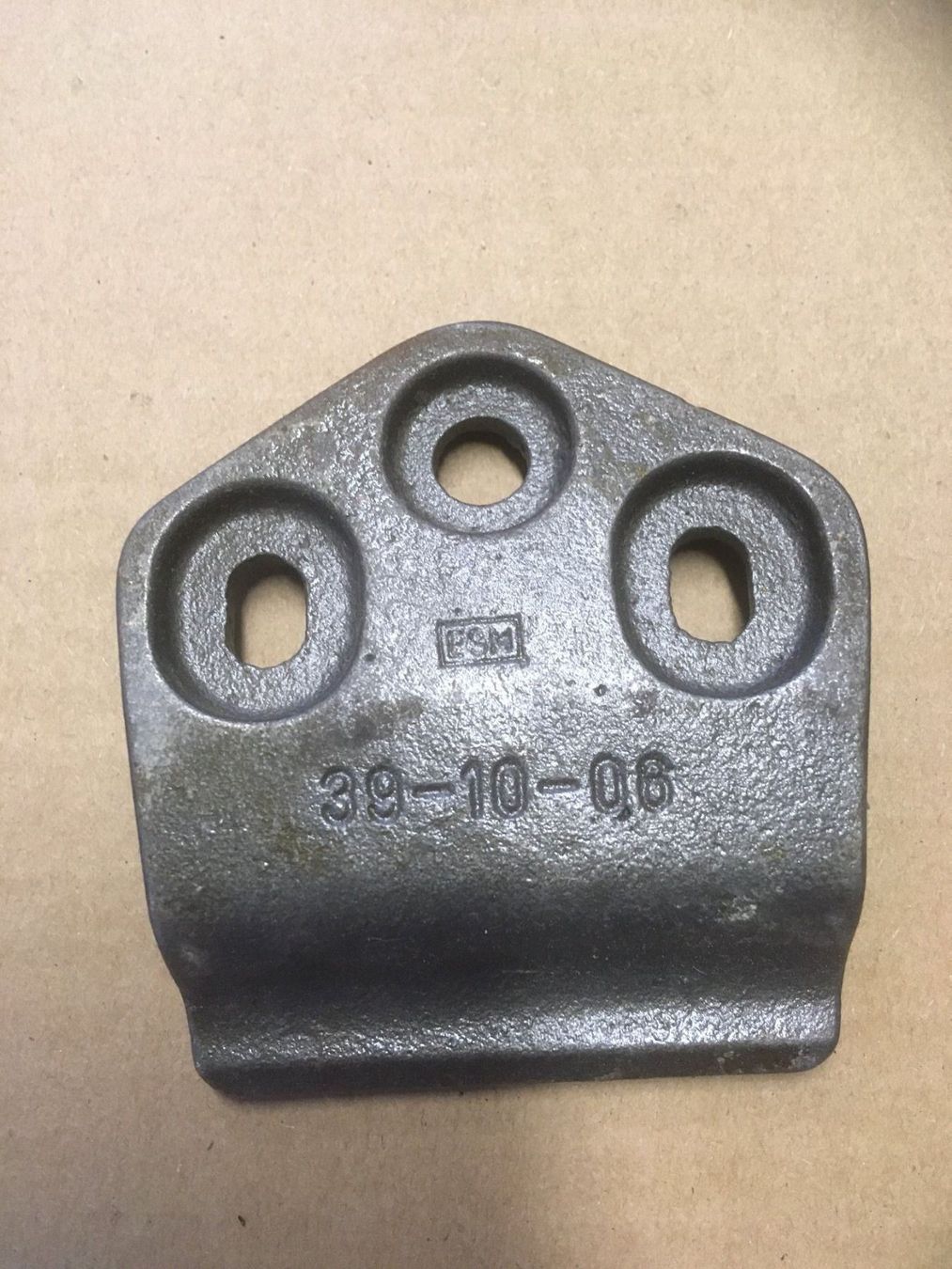 Aebi Trattori: Aebi ESM Universalbalken Messerhalter – Nuovo (secondo la descrizione) da Trubschachen venduto da WingeierAG
