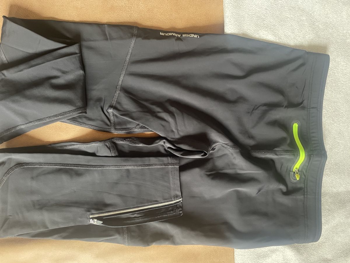 Under Armour Pantaloni: UnderArmour HeatGear Jogging Hose / Compression Tight – Usato da Winden venduto da gini_bini 2