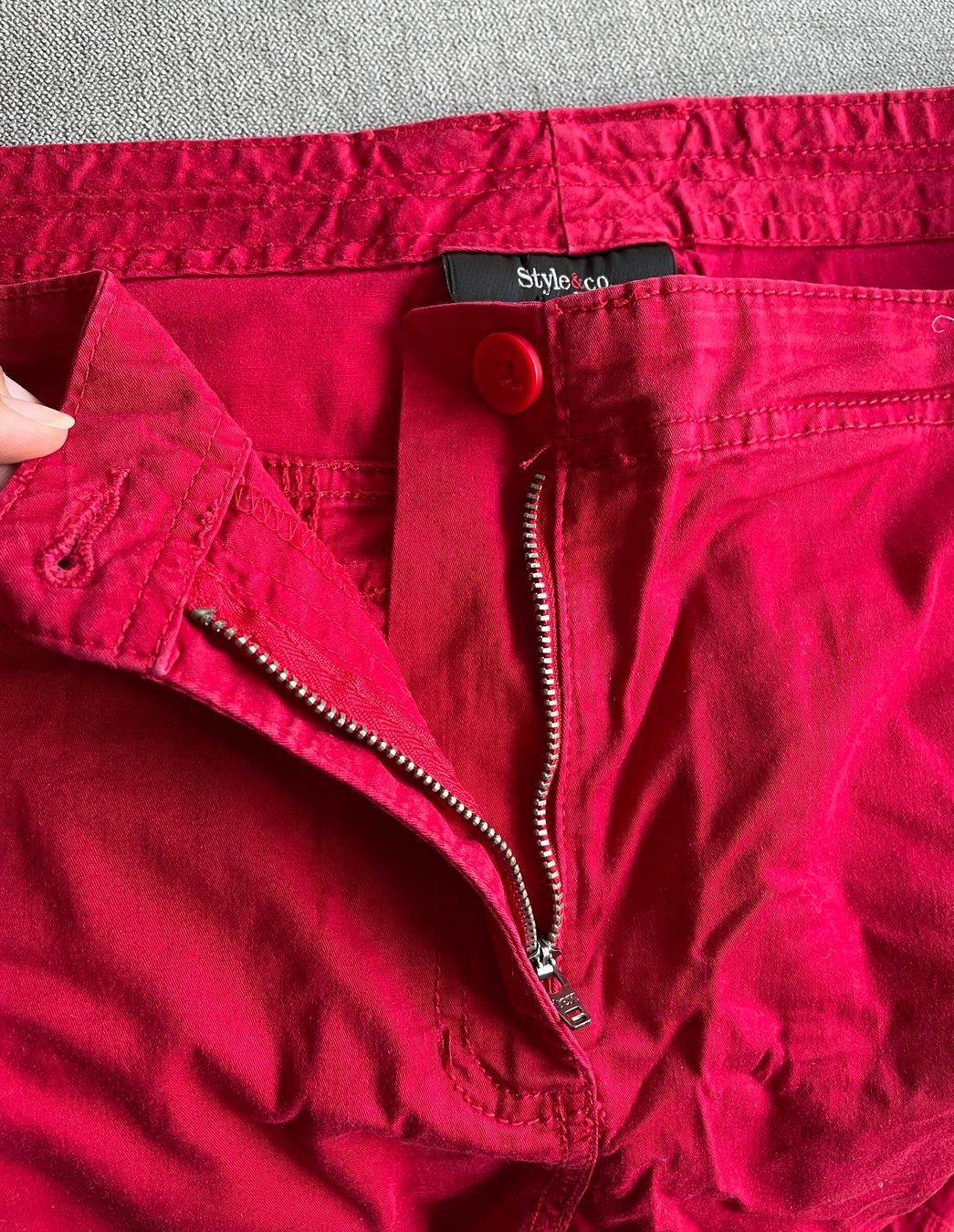 Pantaloni: Capri-Hose rot, Grösse 22 (=52) – Usato da Gümligen venduto da soleil149 2