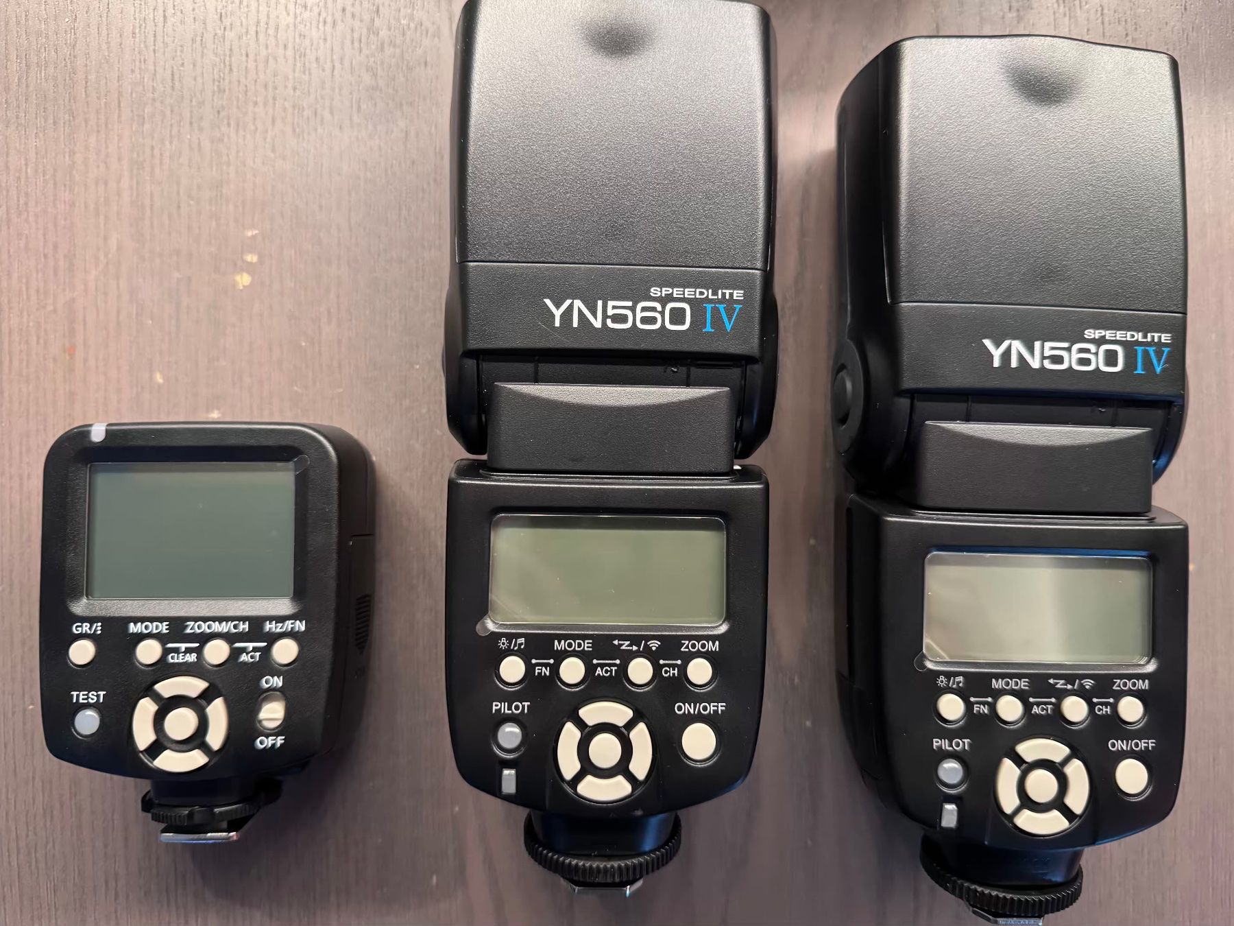 Yongnuo Flash: 2 Yongnuo YN560 IV Blitzgeräte Set mit Controller in OVP – Nuovo (secondo la descrizione) da Zürich venduto da istvanfarkas
