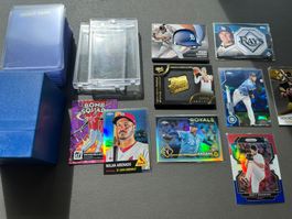 Sport Karten Lot NFL/NBA/MLB mit Zubehör