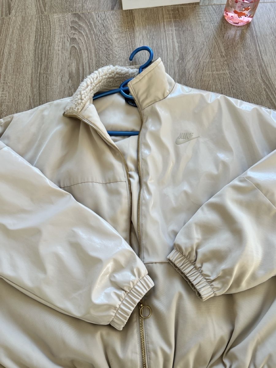 Nike Giacche: Nike Jacke beige gr.S  – Usato da Diegten venduto da kip_wg9z