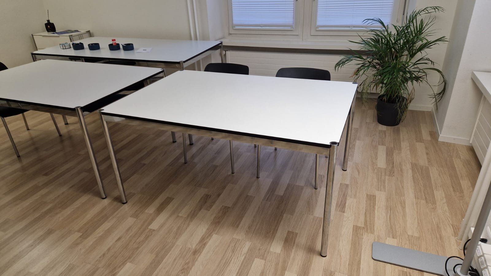 USM Scrivanie: Rarer USM-Tisch 150 cm x 100 cm - Weiss – Usato da Luzern venduto da Greg_K93