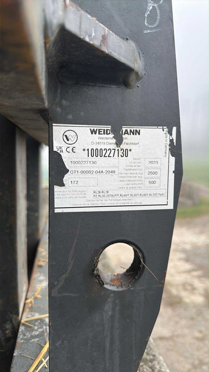 Weidemann Chargeur de ferme: Fourche à palette attache weidemann – D'occasion à Grenilles par FendtFavorit514c 1