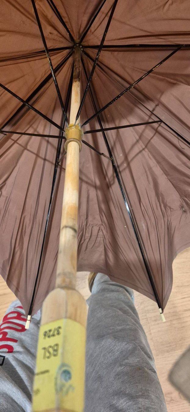 Ombrelli: Brauner Adidas Regenschirm, von EM 2008 – Usato da Horw venduto da mi.ba 4