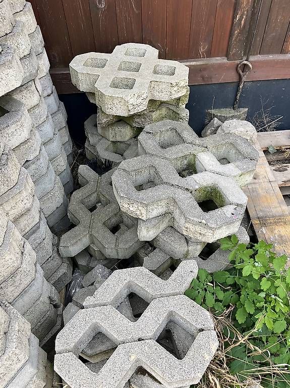 Rivestimenti per pavimenti: Dalle en béton  – Usato da Evionnaz venduto da viv_6fwl