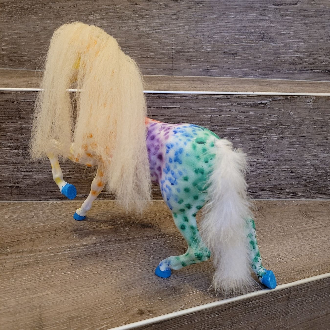 Giocattoli: Barbie Pferd Regenbogen Repaint/ Unikat – Usato da Niederbuchsiten venduto da klengyel 3