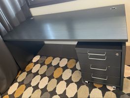 Büroschreibtisch massiv