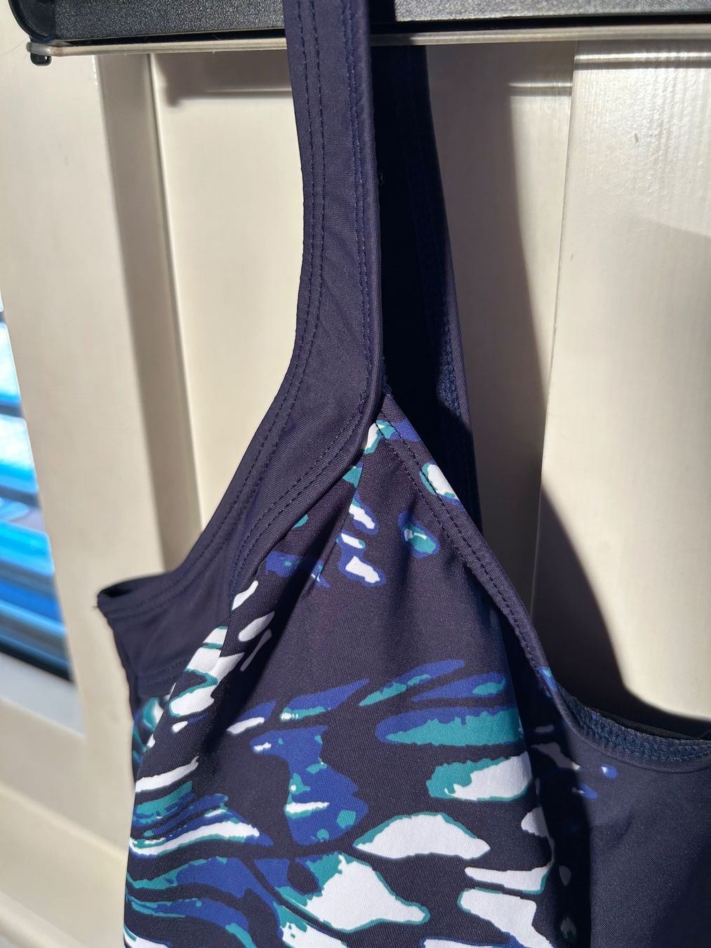 Costumi da bagno & Bikini: Badeanzug marineblau mit Muster, 48C, NEU – Nuovo (secondo la descrizione) da Boswil venduto da LuziaB01 1