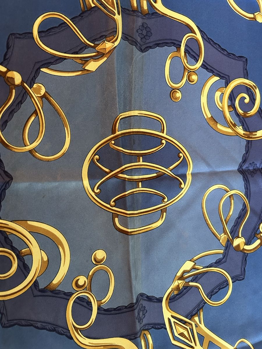Hermès Foulards & écharpes: Carré Hermès modèle "Profil Sellier". – D'occasion à Bubendorf par Chantal4416 2