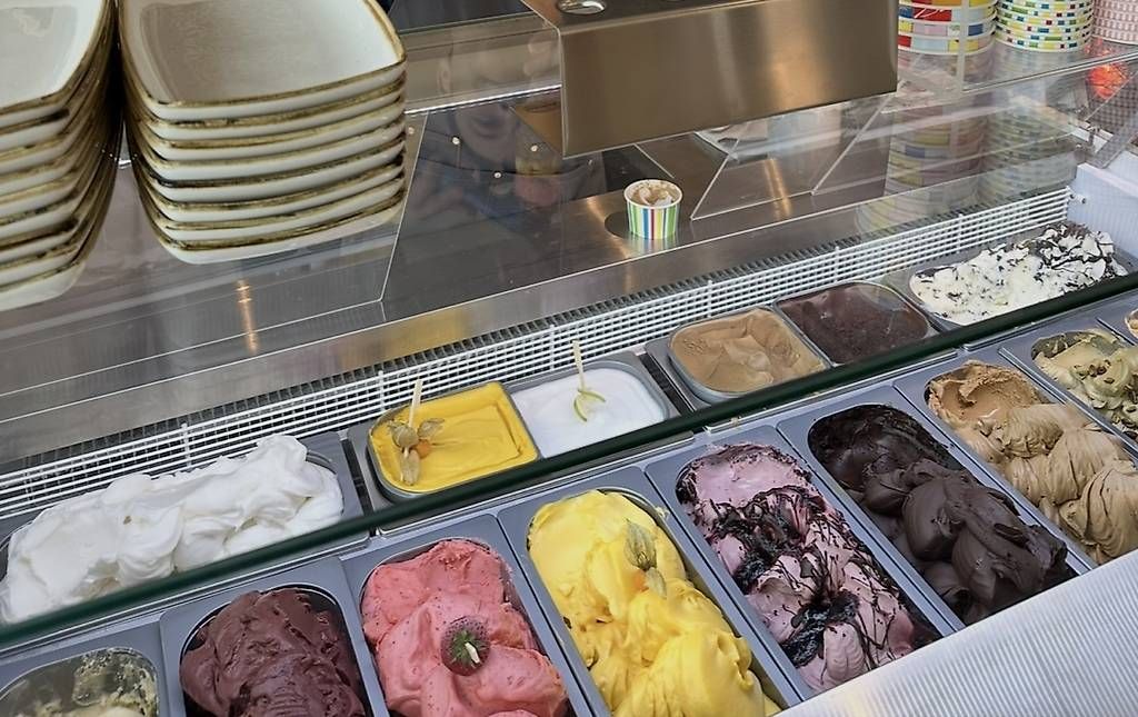Vitrinen: Glacé Vitrine – Gebraucht aus Regensberg von Sabaku 2