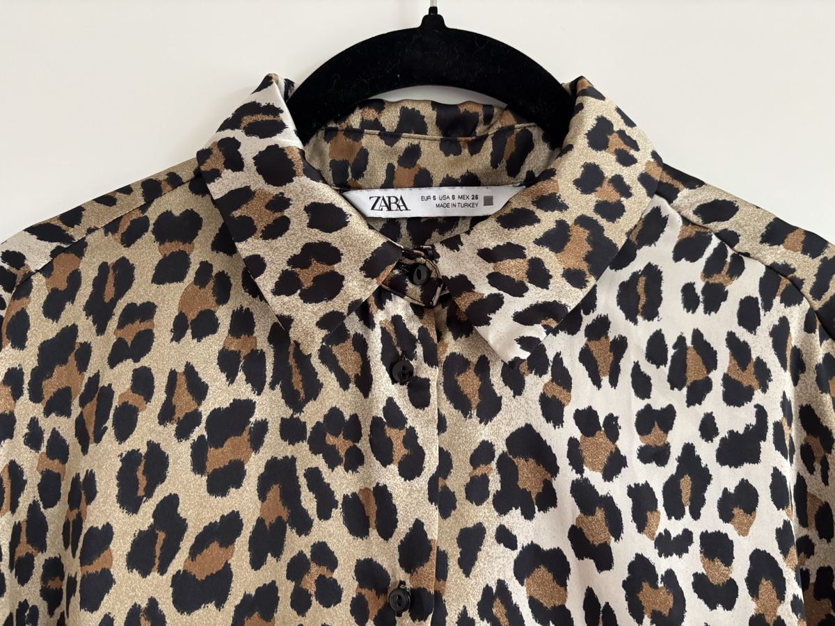 Zara Blusen: Zara patterned blouse in a leopard print Size M Oversize – Gebraucht aus Zürich von cha_jz8q 2