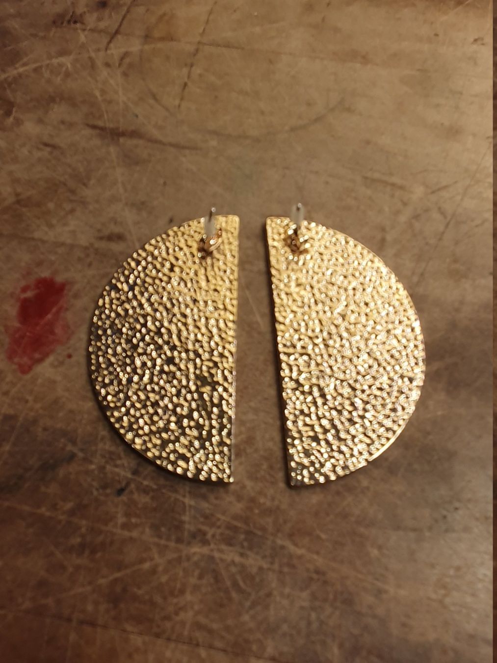 Ohrringe & -stecker: 2 Stk Ohrringe Halbmodform – Gebraucht aus Zürich von loosebone 2