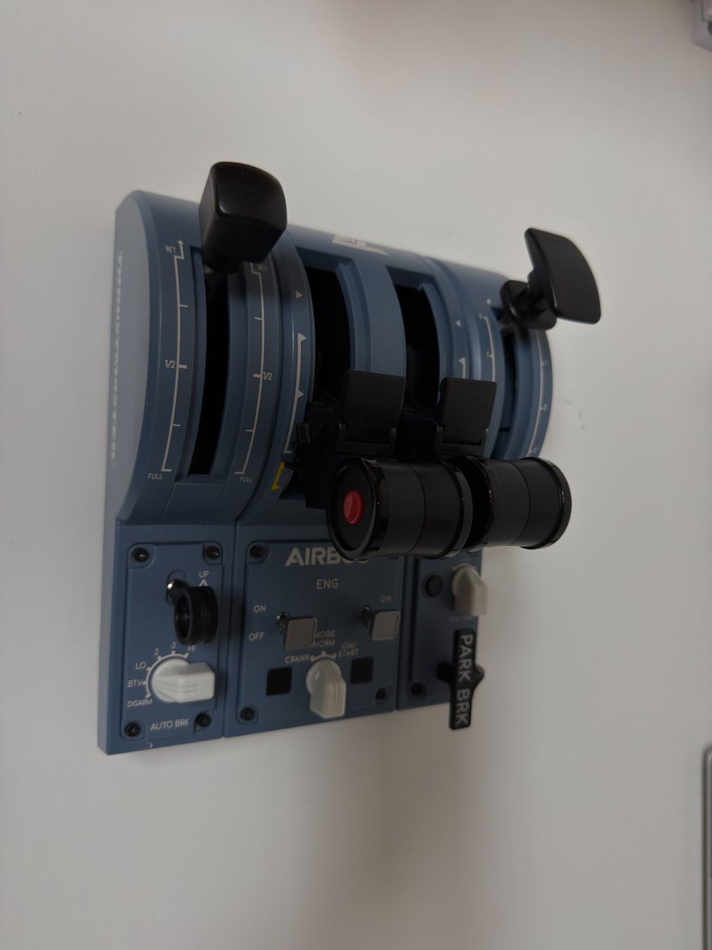 Thrustmaster Manettes: Thrustmaster TCA Quadrant Airbus + Add-On – D'occasion à Zürich par FlorinFuchs 2
