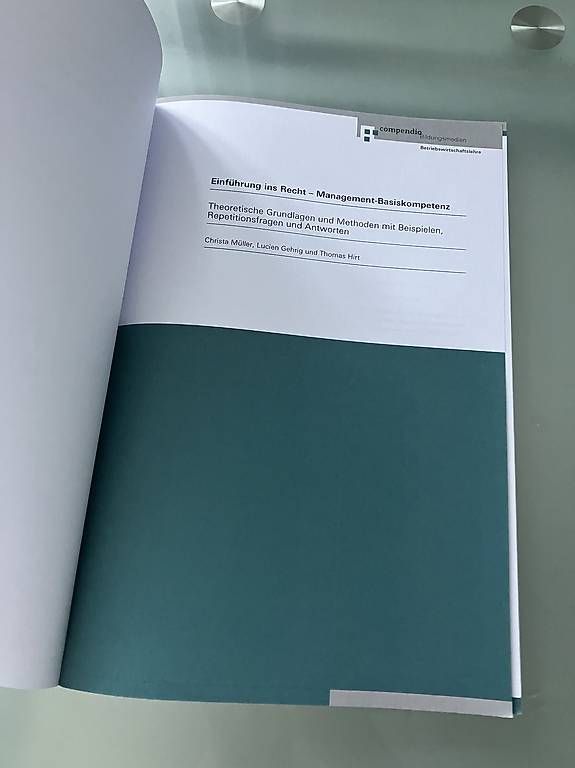 Bücher: Compendio Einführung ins Recht – Gebraucht aus Wünnewil von thomas1093 1