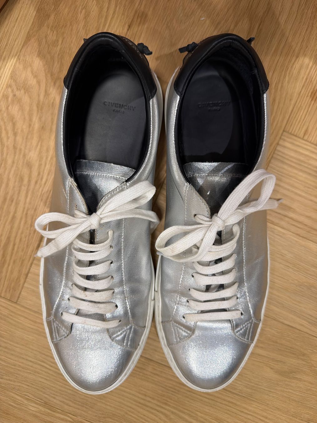 Givenchy Chaussures hommes: Givenchy Sneakers silber Grösse 45 – D'occasion à Roggwil TG par est_r5x7 2