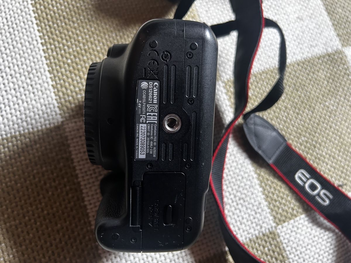 Canon Fotocamera: Canon EOS 1300D mit 2 Objektiven – Nuovo (secondo la descrizione) da Aarau venduto da jul_cmd8 2