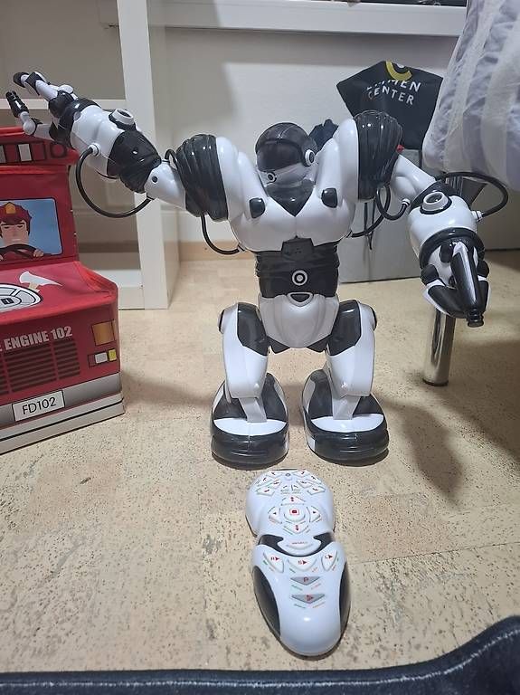Jouets: Roboter  – D'occasion à Hochdorf par gal_w9hk 4