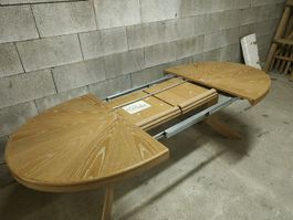 Ausziehtisch Holz Eiche(?) Massiv oval ausziehbar gebraucht