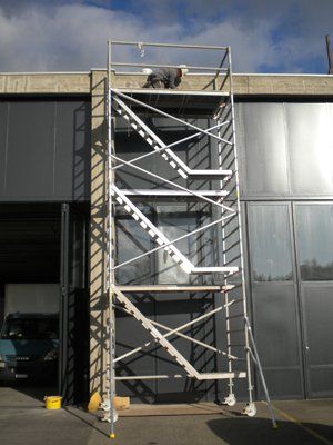 Gerüste: Rollgerüst mit Treppe, Arbeitshöhe ca.8.3m TOP-ANGEBOT – Neu (gemäss Beschreibung) aus Oftringen von Alurollgerueste.ch