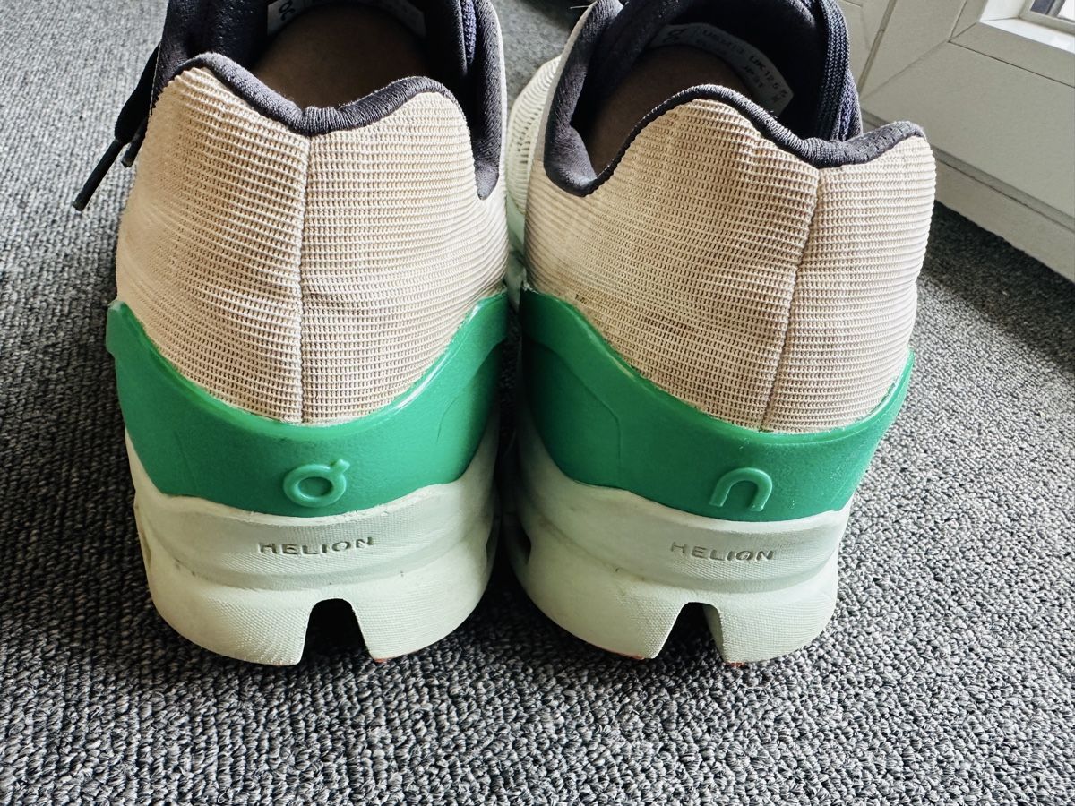 On Scarpe da uomo: ON CLOUDSTRATUS homme taille 48 beige et vert – Usato da Bulle venduto da LeMoleson 3