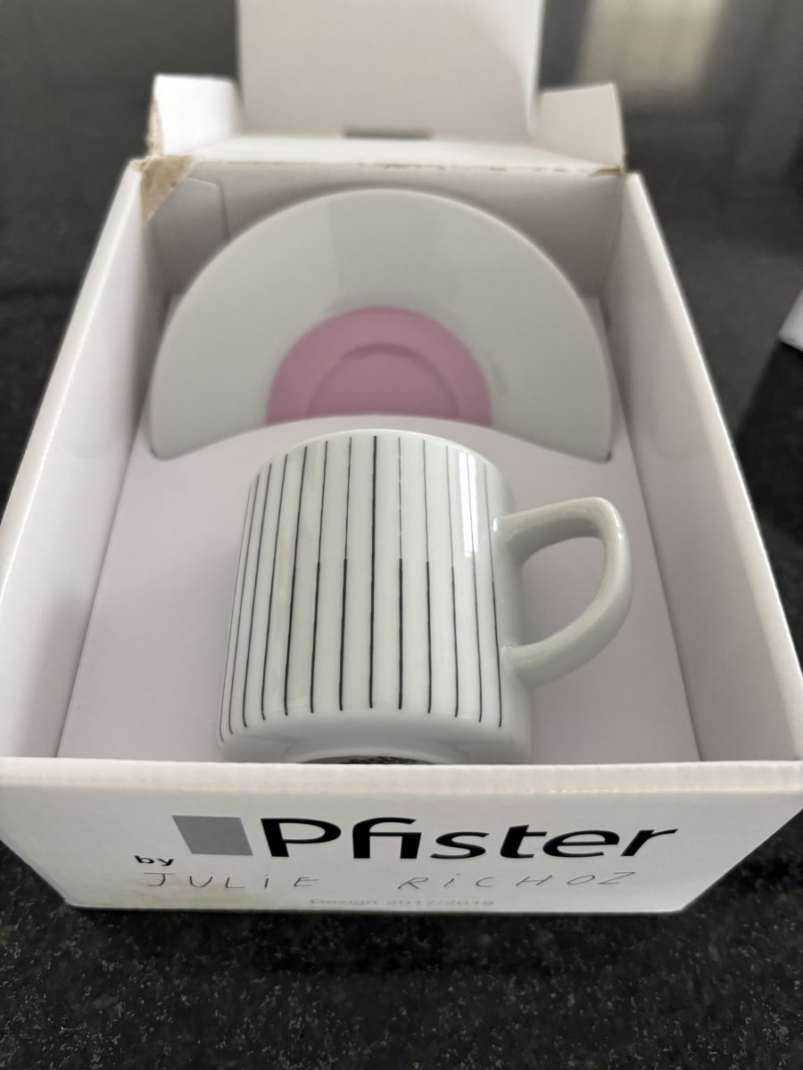 Pfister Tazze: Pfister Sammeltassen 2017/2018 – Nuovo e nell'imballaggio originale da Büsserach venduto da Zimtstaernli19