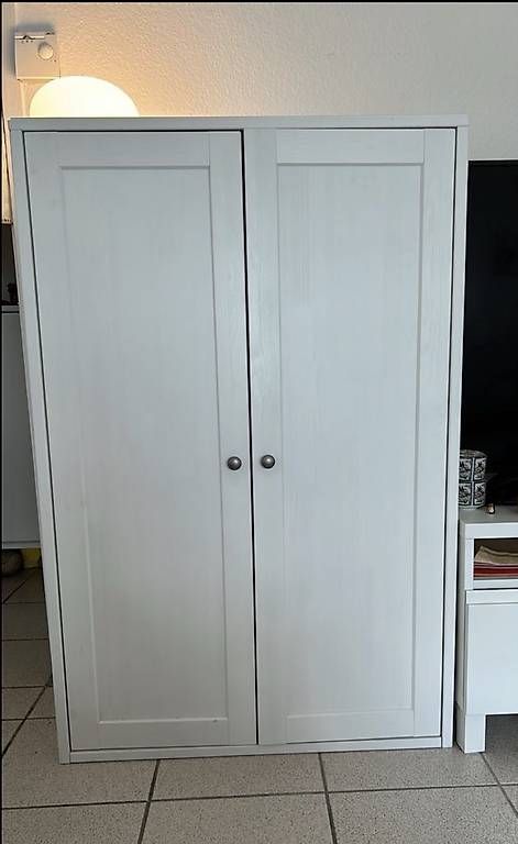 Armadi: White Wall Cabinet with Double Doors – Usato da Genève venduto da Noemie.wrmsi