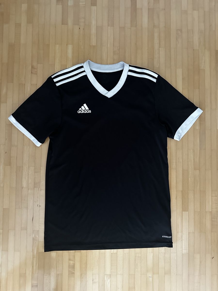 Adidas T-shirts: Adidas Shirt – D'occasion à Mettmenstetten par nad_9nq2