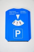 Neu, originalverpackt! Parkscheibe mit Zubehör, blau