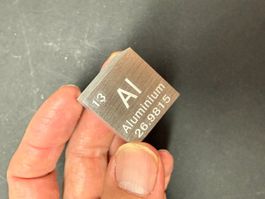 Aluminium Elementwürfel mit Gravur 1 Zoll (2.54 cm), 41 g
