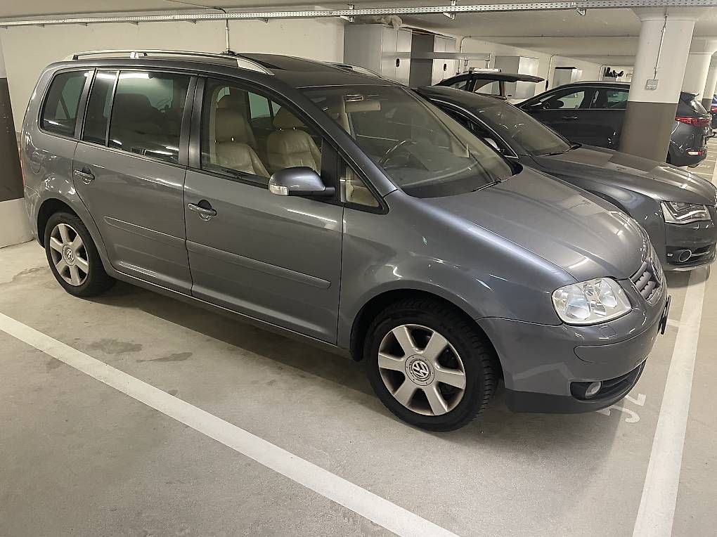 Automobili: VW Touran 2.0 TDI Highline – Usato da Sursee venduto da Pergjegjaj 1