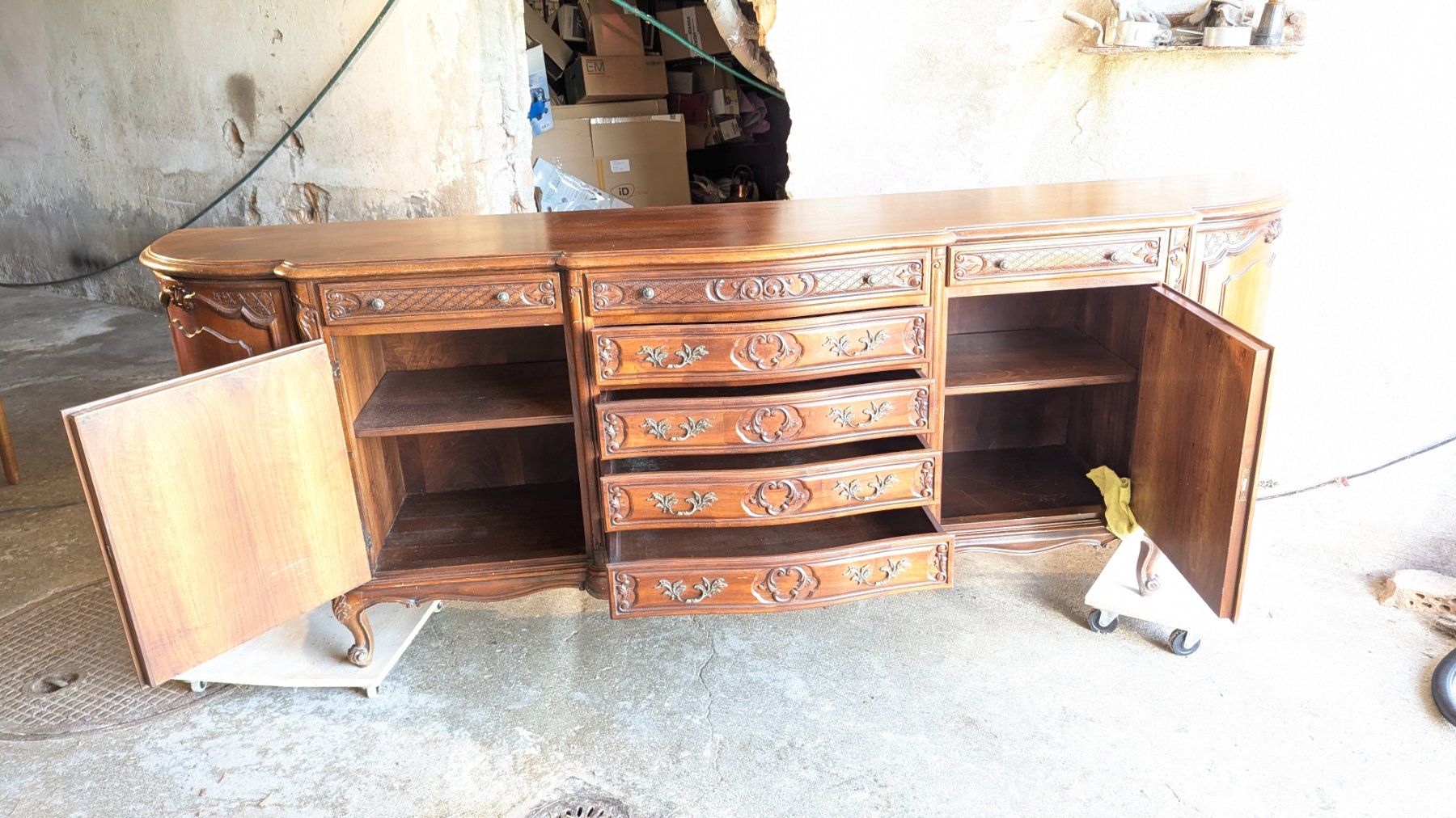 Büffets: Antikes Buffet/Sideboard aus Massivholz – Gebraucht aus Meggen von Larimar_Studio 5