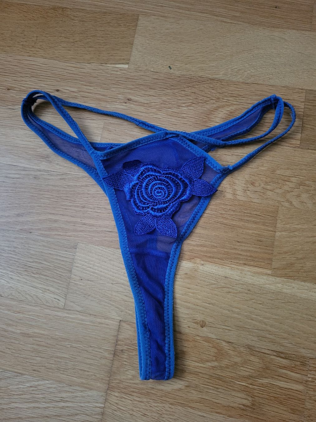 Sonstige Unterwäsche: Blauer String – Gebraucht aus Zürich von sahaara01