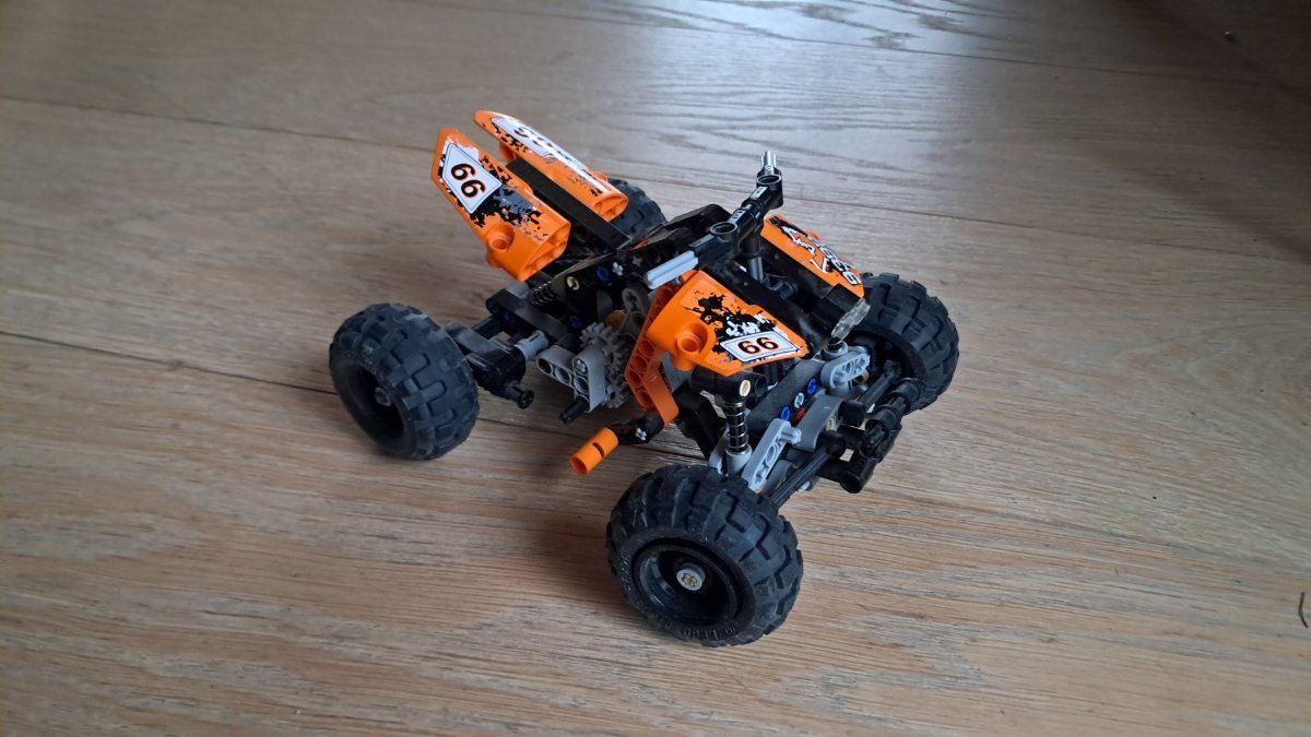 Lego Jeux de construction: Lego Technic 9392 & Lego Technic 42002 & Lego Technic 42022 – D'occasion à Martigny-Croix par Darbchri 4