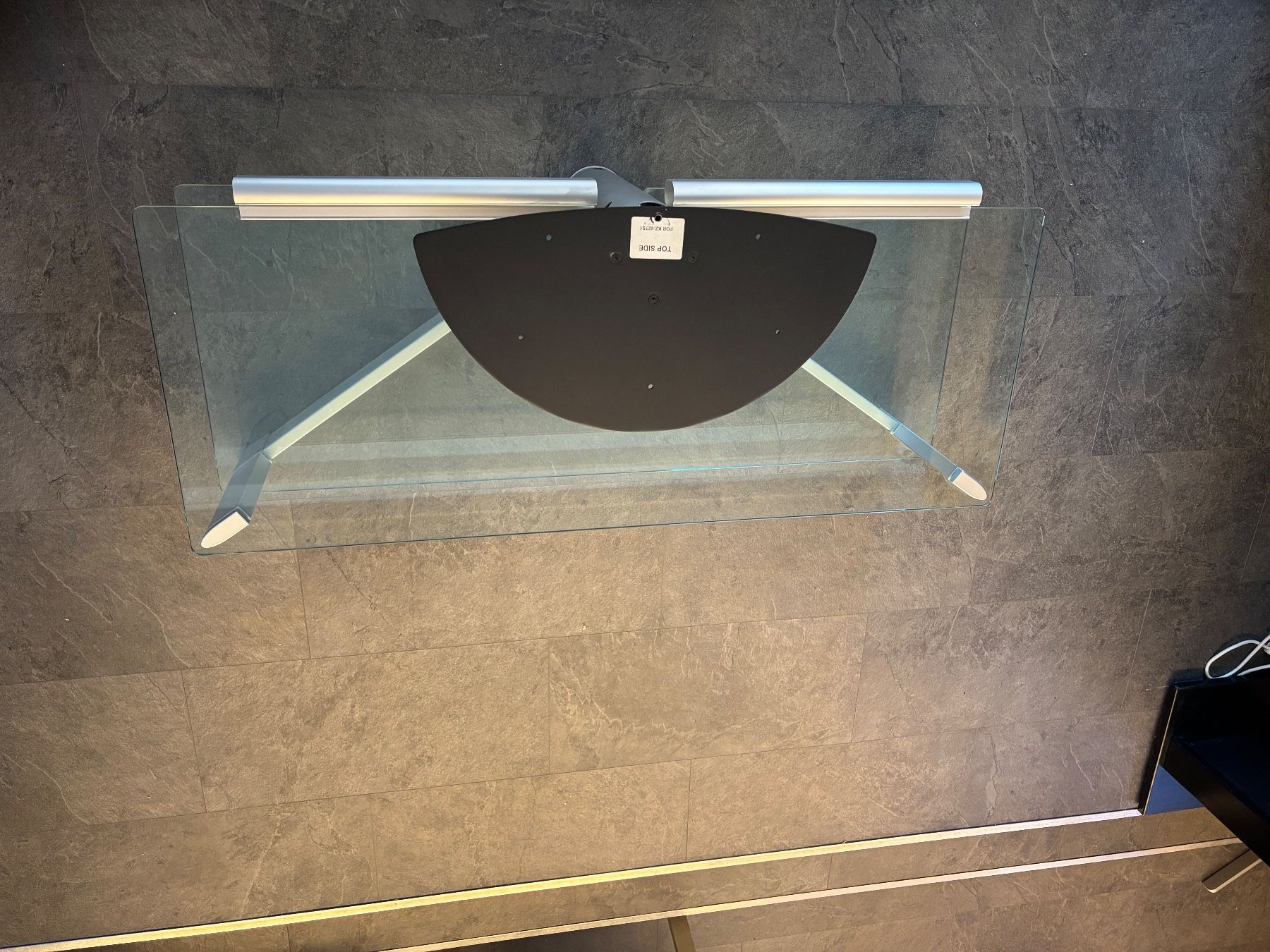 Mobili TV: Meuble pour télévision en verre – Usato da Crans-Montana venduto da TaniaCretton 2