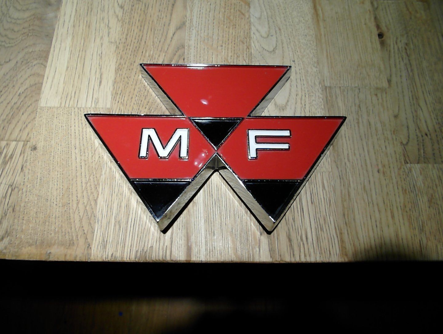 Massey Ferguson Traktoren: Massey Ferguson Emblem – Neu (gemäss Beschreibung) aus Hausen AG von Chrugeli4