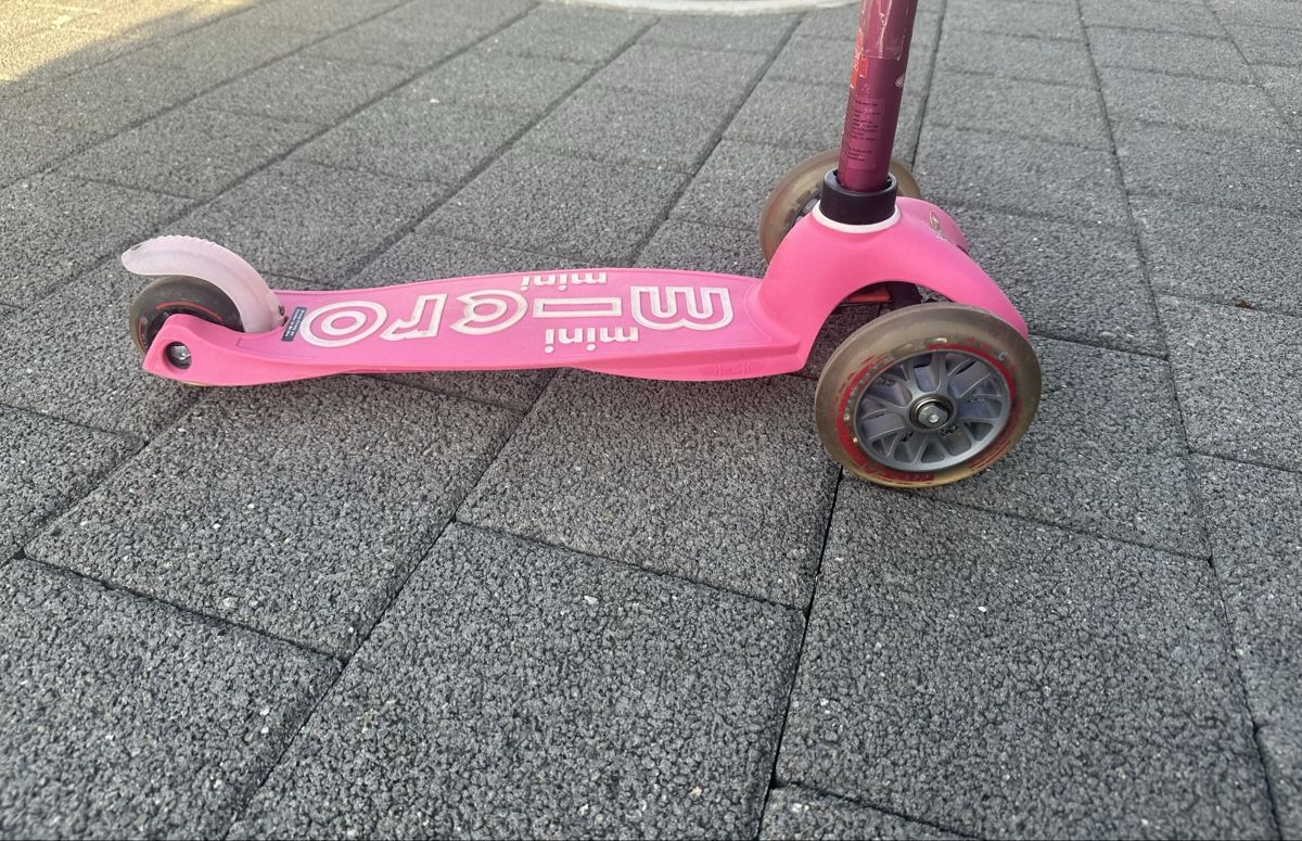 Micro Kickboard: Mini micro scooter pink – Gebraucht aus Balgach von deb_g59x 1